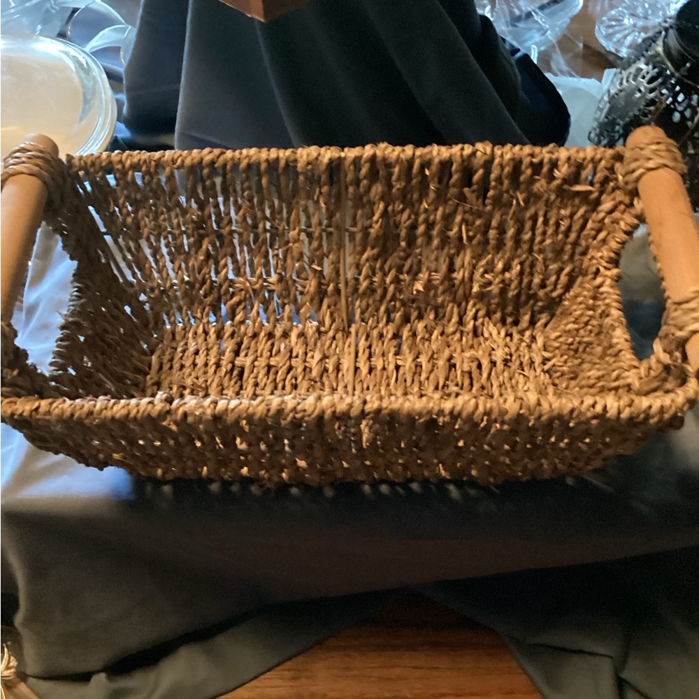 2 containers, 1 wooden with sunflowers, one woven with wooden handles. - Picture 11 of 13